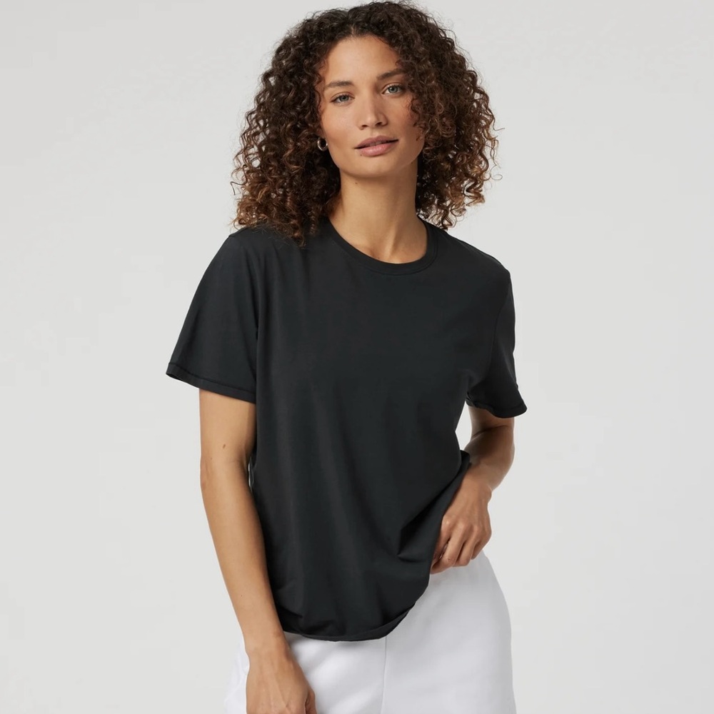 Vuori Feather Women's T-Shirt in Washed Black